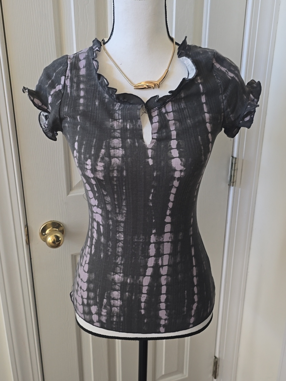TRUE CRAFT WOMEN'S JUNIOR SHORT SLEEVE BLACK TIE DYE SUMMER TOP SIZE XS